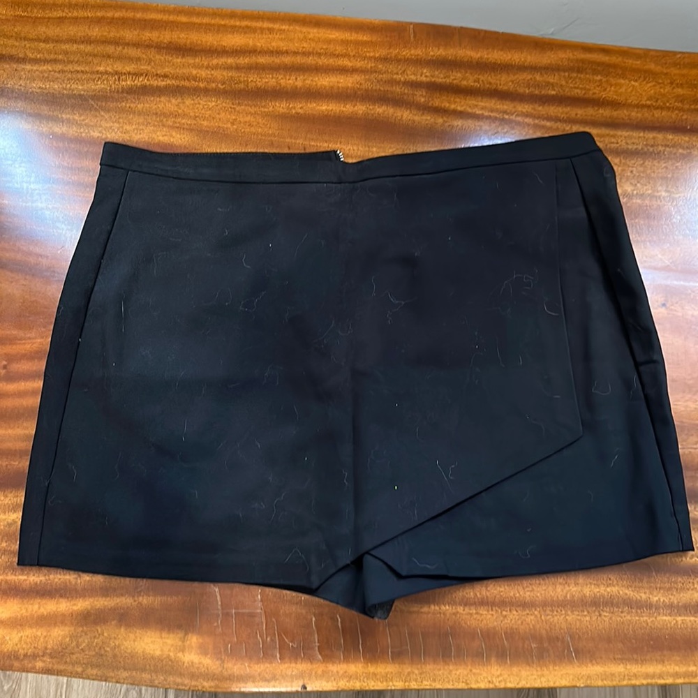 Abercrombie & Fitch | Size 10 | Tailored Skort  | Preppy | Black